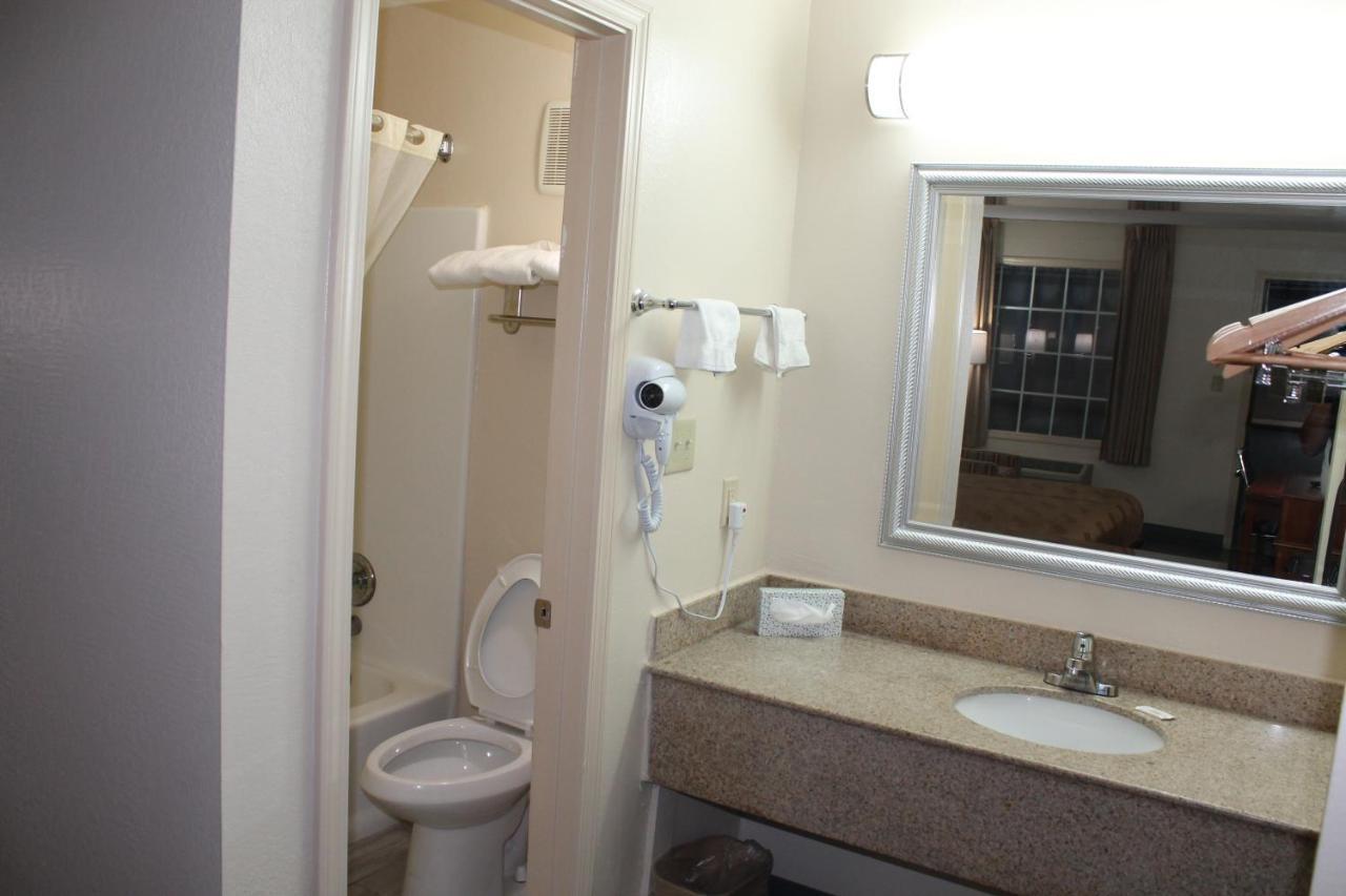 Americas Best Value Inn Tuscaloosa Exterior foto
