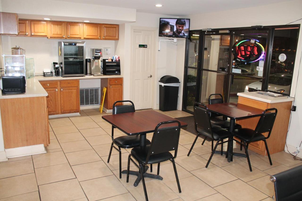 Americas Best Value Inn Tuscaloosa Exterior foto