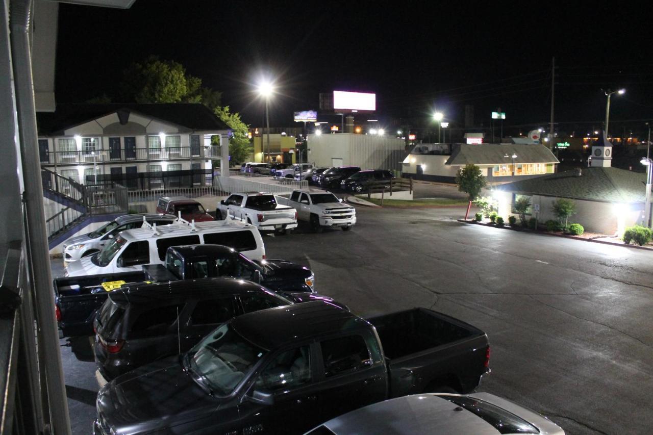 Americas Best Value Inn Tuscaloosa Exterior foto